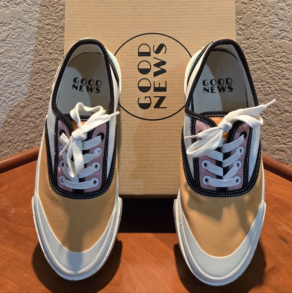 Bloomingdale's Tri-Color Sneakers From Good News| Size 6 NWT